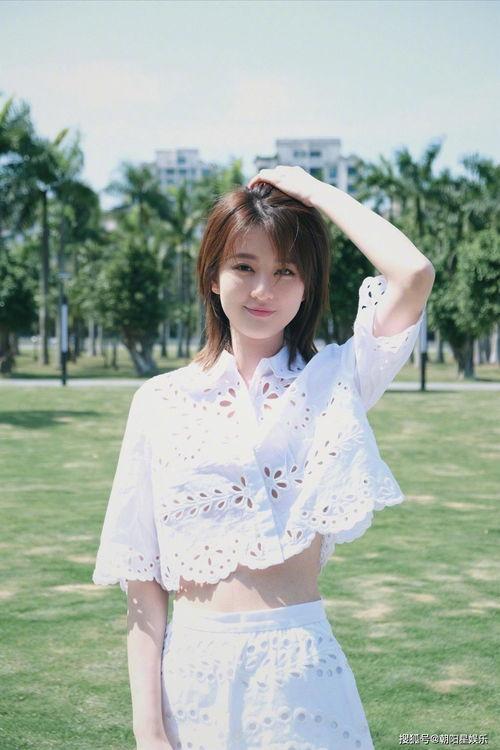 傅菁化身吃瓜群众视频,趣味横生演绎网络热梗