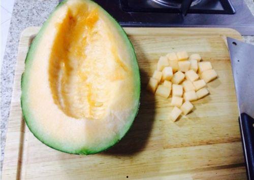 吃哈密瓜要刨皮吗视频讲解,揭秘是否需要刨皮的秘密